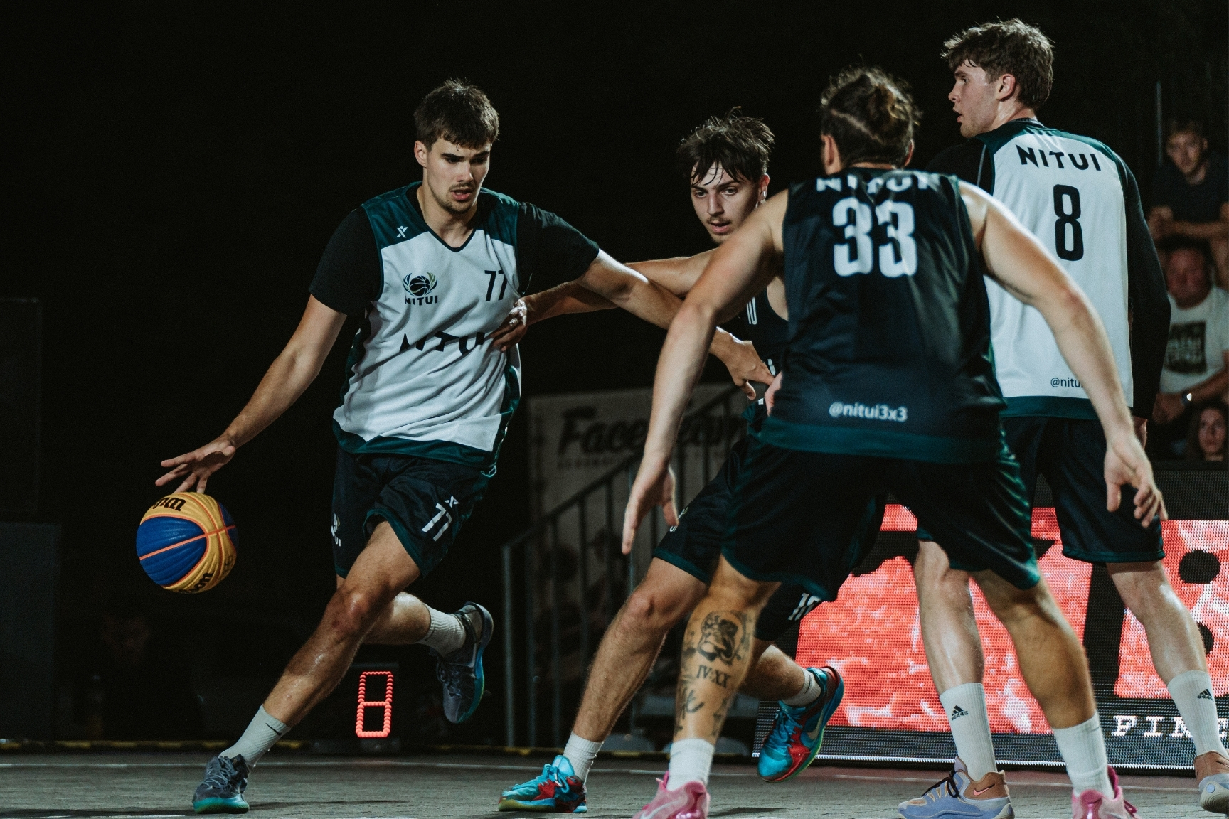 Igrači Nituia tijekom noćne 3x3 utakmice
